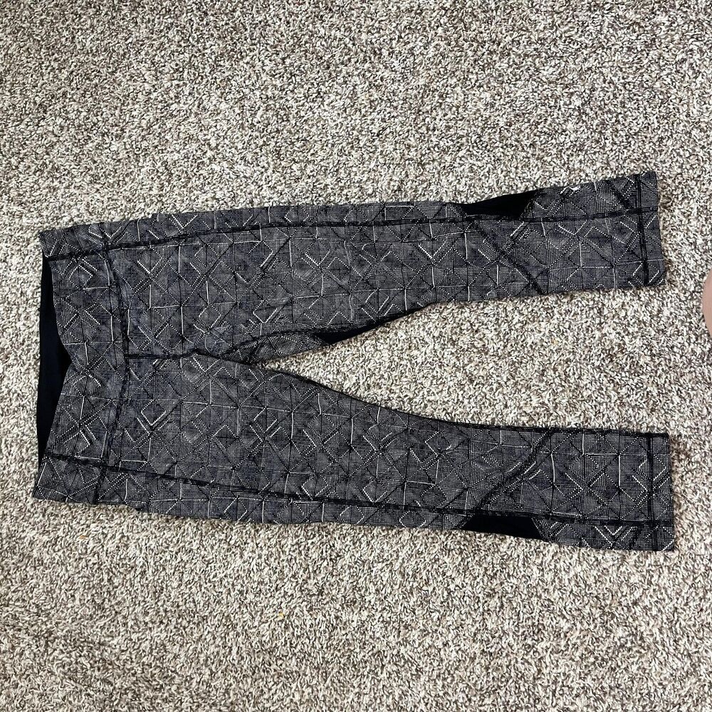 Lululemon Leggings Womens 6 Black Geometric Capri Mesh Panel Zip Pocket Running